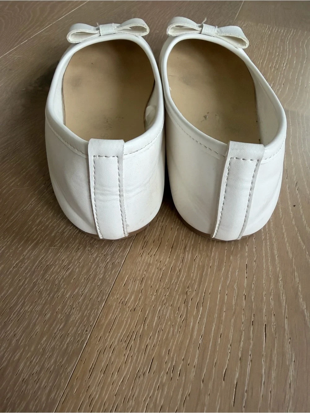 BCBG Girls White Bow Ballet Flats, 2M